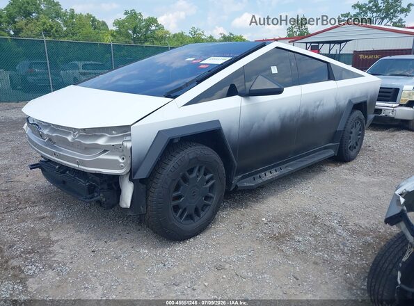 7G2CEHED1TA089795 2026 TESLA CYBERTRUCK Silver Przód lewy