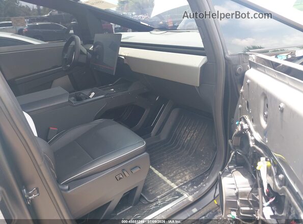 7G2CEHED1TA089795 2026 TESLA CYBERTRUCK Silver Widok wnętrza z przodu