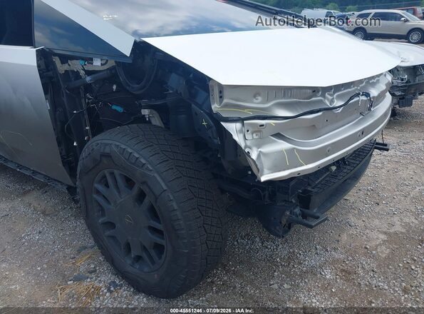 7G2CEHED1TA089795 2026 TESLA CYBERTRUCK Silver Widok z przodu