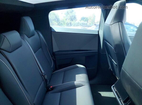 7G2CEHED2TA093855 2026 TESLA CYBERTRUCK Black Widok tylnych siedzeń
