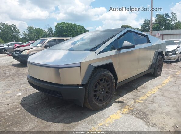 7G2CEHED3RA034953 2024 TESLA CYBERTRUCK Silver წინა მარცხენა ხედი სამი მეოთხედიდან