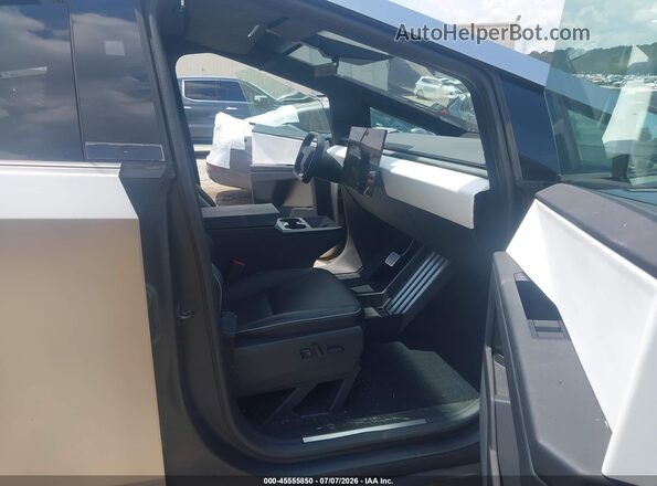 7G2CEHED3RA034953 2024 TESLA CYBERTRUCK Silver წინა სალონის ხედი