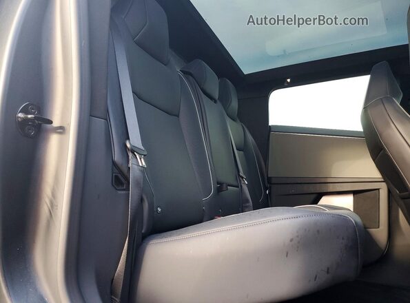 7G2CEHED3RA048206 2024 TESLA CYBERTRUCK Черный Вид задних сидений