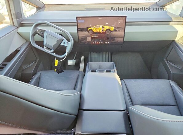 7G2CEHED4RA039711 2024 TESLA CYBERTRUCK Silver Vista del salpicadero