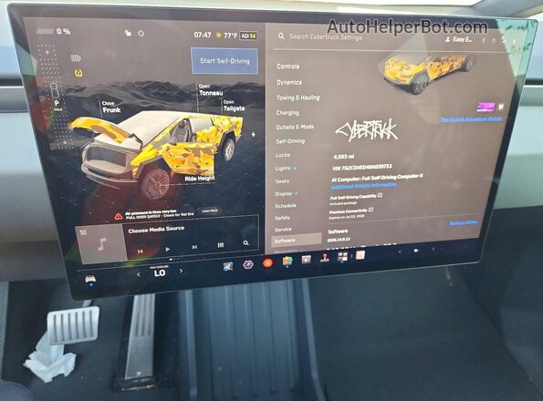 7G2CEHED4RA039711 2024 TESLA CYBERTRUCK Silver Vista del cuadro de instrumentos