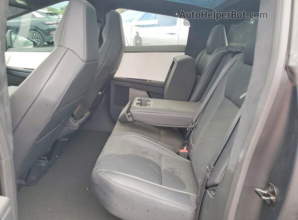 7G2CEHED4RA040602 2024 TESLA CYBERTRUCK Серебряный Вид задних сидений
