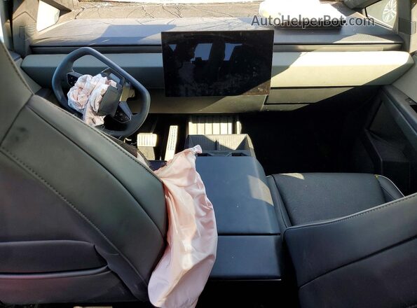 7G2CEHED4SA063495 2025 TESLA CYBERTRUCK Gray Widok deski rozdzielczej
