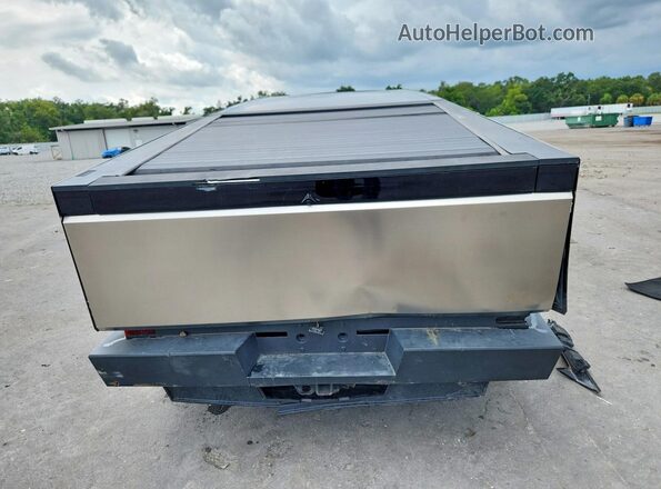 7G2CEHED5SA075011 2025 TESLA CYBERTRUCK Silver Widok z tyłu