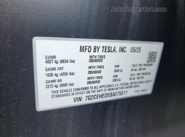7G2CEHED5SA075011 2025 TESLA CYBERTRUCK Silver Widok naklejki z numerem VIN