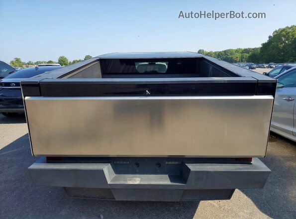 7G2CEHED7RA012292 2024 TESLA CYBERTRUCK Silver Вид ззаду
