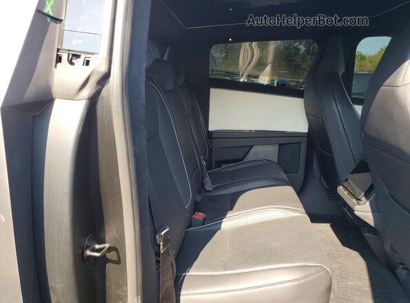7G2CEHED7RA012292 2024 TESLA CYBERTRUCK Silver Вид задньої частини салону