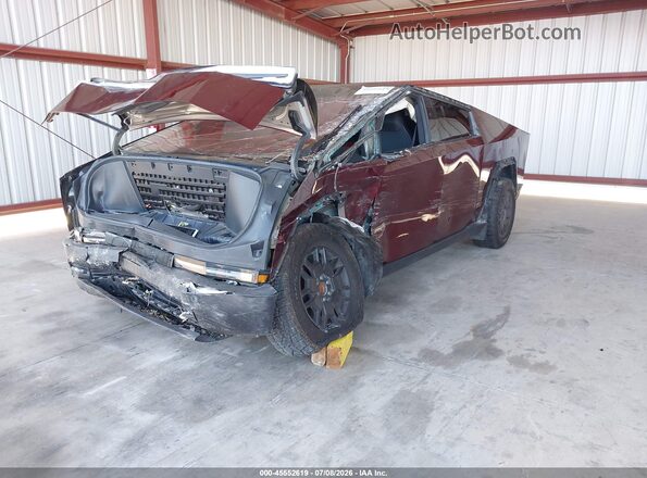 7G2CEHED8RA000054 2024 TESLA CYBERTRUCK Burgundy Առջևի ձախ երեք քառորդ տեսարան