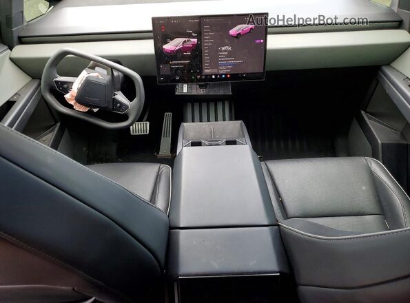 7G2CEHEDXRA024436 2024 TESLA CYBERTRUCK Черный Вид панели приборов