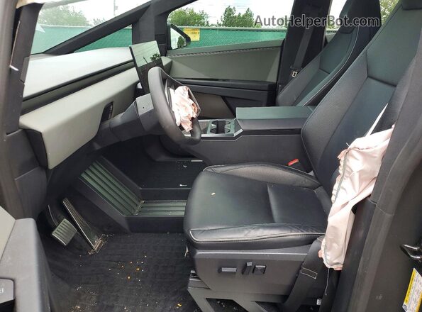 7G2CEHEDXRA024436 2024 TESLA CYBERTRUCK Черный Вид салона спереди