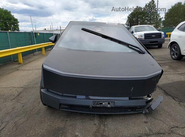 7G2CEHEDXRA024436 2024 TESLA CYBERTRUCK Черный Вид спереди