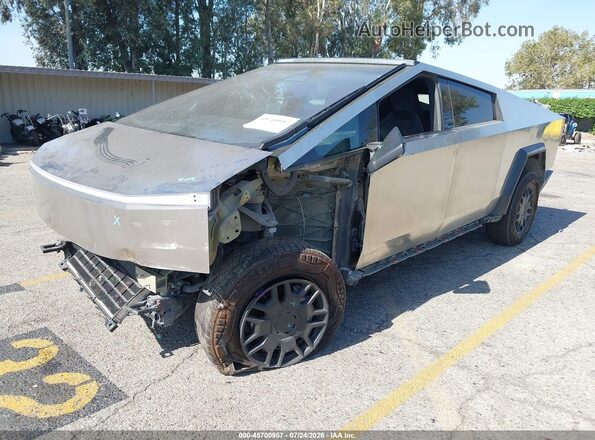 7G2CEHEE0RA009114 2024 TESLA CYBERTRUCK Серебряный Передняя левая четверть