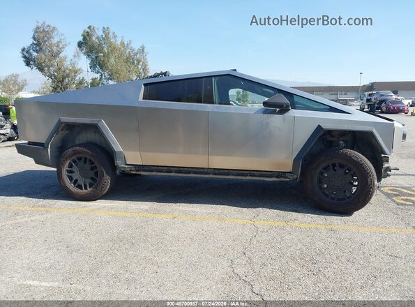 7G2CEHEE0RA009114 2024 TESLA CYBERTRUCK Серебряный Вид задней части салона