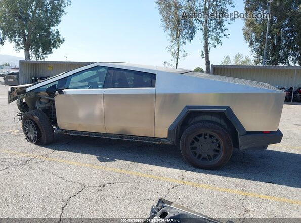 7G2CEHEE0RA009114 2024 TESLA CYBERTRUCK Серебряный Панорамный вид салона 360°