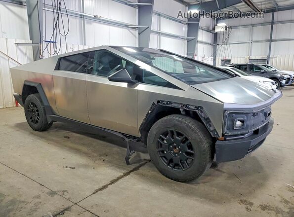 7G2CEHEE0RA042548 2024 TESLA CYBERTRUCK Серебряный Передняя правая четверть