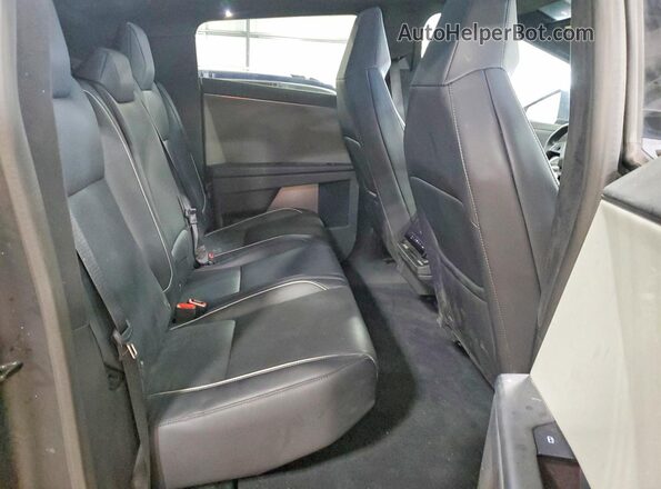7G2CEHEE0RA042548 2024 TESLA CYBERTRUCK Серебряный Вид задних сидений