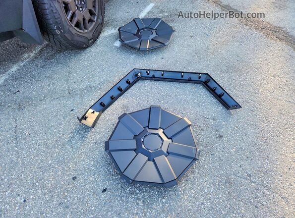 7G2CEHEE2SA071779 2025 TESLA CYBERTRUCK Red Widok komory silnika