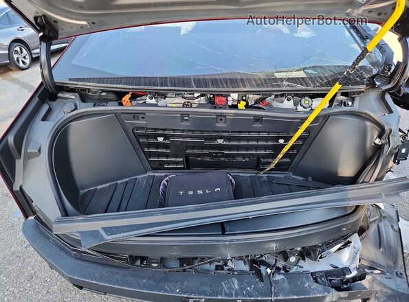 7G2CEHEE2SA071779 2025 TESLA CYBERTRUCK Red Widok wnętrza z tyłu