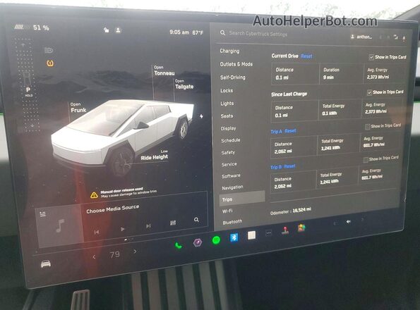 7G2CEHEE3RA048554 2024 TESLA CYBERTRUCK Gray Front interior view