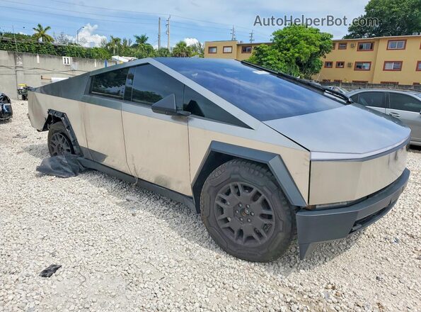 7G2CEHEE5RA039371 2024 TESLA CYBERTRUCK Серебряный Передняя правая четверть