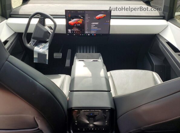7G2CEHEE5RA039371 2024 TESLA CYBERTRUCK Серебряный Вид панели приборов