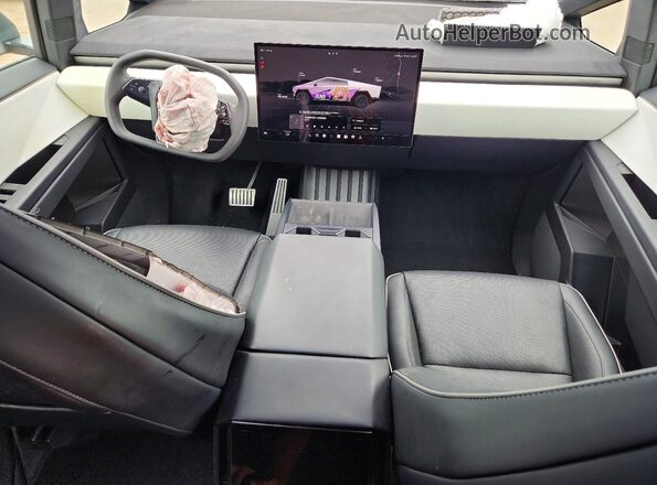 7G2CEHEE7RA019624 2024 TESLA CYBERTRUCK Gray Widok deski rozdzielczej