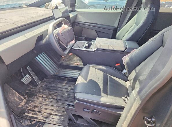 7G2CEHEE7RA046855 2024 TESLA CYBERTRUCK Black Front interior view