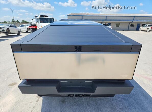 7G2CEHEE9RA026641 2024 TESLA CYBERTRUCK Серебряный Вид сзади