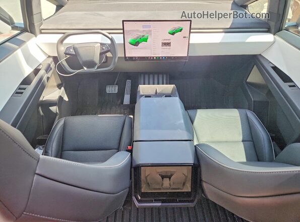 7G2CEHEE9RA026641 2024 TESLA CYBERTRUCK Серебряный Вид панели приборов