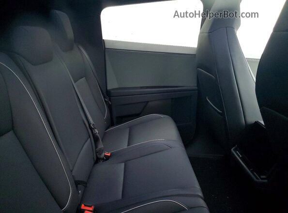 7G2CEHEE9RA026770 2024 TESLA CYBERTRUCK Silver უკანა სალონის ხედი