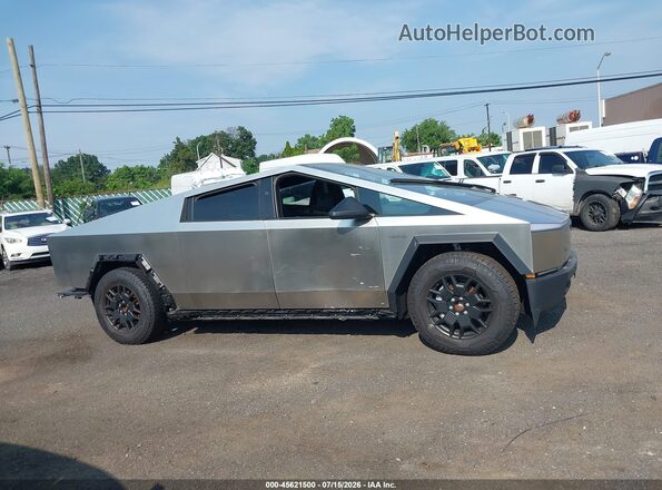 7G2CEHEE9RA031421 2024 TESLA CYBERTRUCK Silver ხელსაწყოთა პანელის ხედი