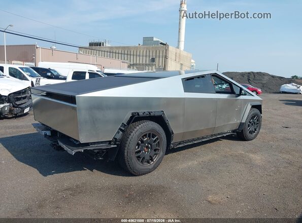 7G2CEHEE9RA031421 2024 TESLA CYBERTRUCK Silver წინა ხედი