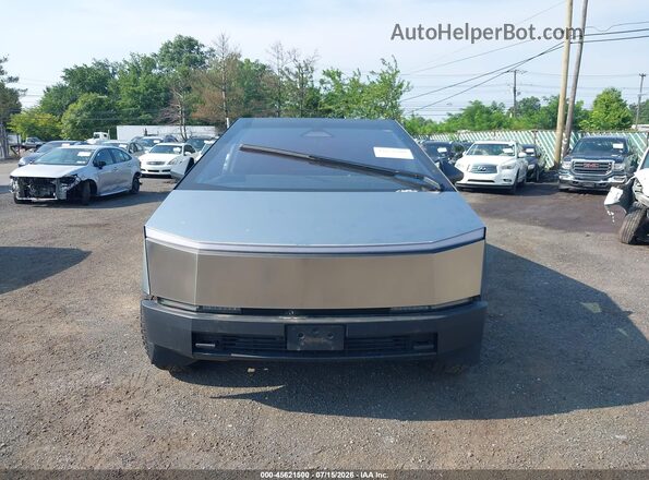 7G2CEHEE9RA031421 2024 TESLA CYBERTRUCK Silver წინა პანელის ხედი