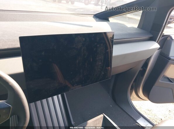 7G2CEHEE9RA031421 2024 TESLA CYBERTRUCK Silver 