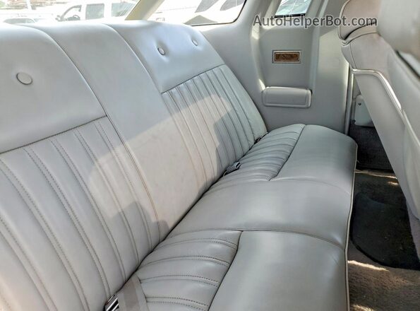 7G87S106754 1977 FORD THUNDERBIRD Gray Vista de los asientos traseros