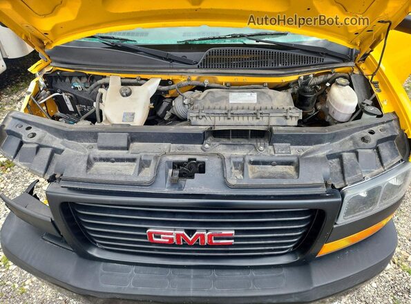 7GZ37TC77MN007770 2021 GMC SAVANA Yellow Rear interior view