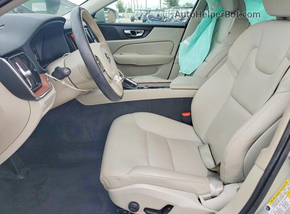 7JR102FK4KG004783 2019 VOLVO S60 Beige Սալոնի դիմացի տեսք