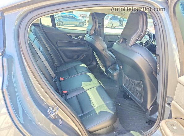 7JR102FK7LG048231 2020 VOLVO S60 Gray Widok tylnych siedzeń