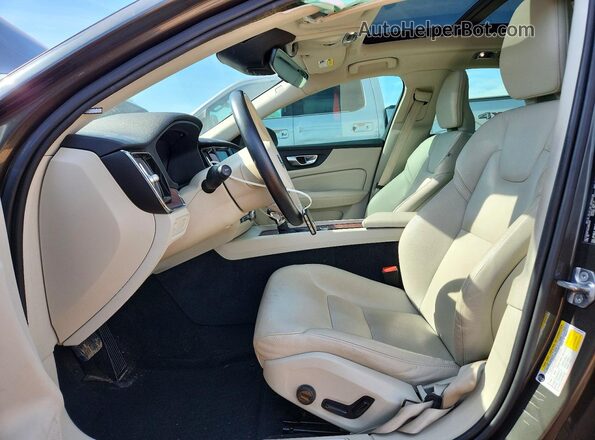7JR102FK9LG064379 2020 VOLVO S60 Серый Вид салона спереди