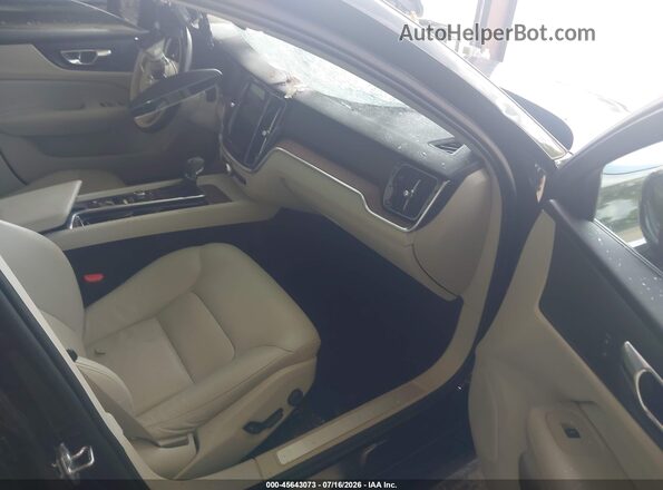 7JR102FZ0MG123379 2021 VOLVO S60 Черный Вид салона спереди