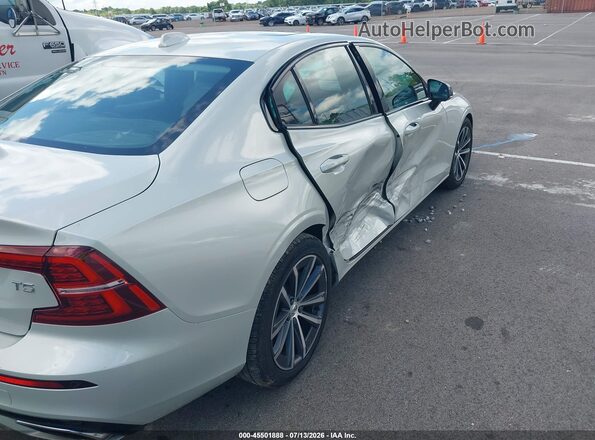 7JR102FZ9MG108721 2021 VOLVO S60 Cream Вид спереду