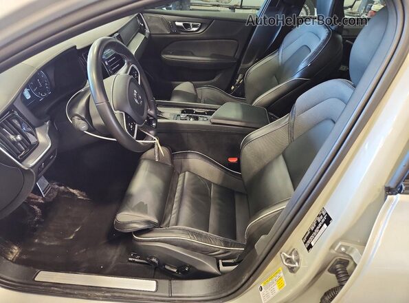 7JR102TM5MG122804 2021 VOLVO S60 Beige Front interior view