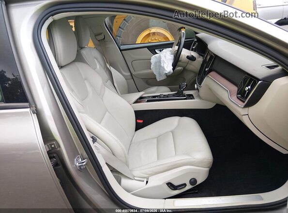 7JRA22TK0MG080406 2021 VOLVO S60 Beige Вид салону спереду