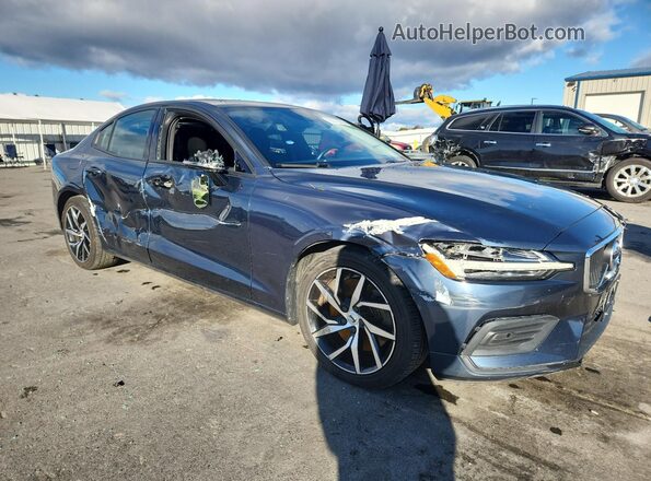 7JRA22TK5KG006718 2019 VOLVO S60 Blue Przód prawy