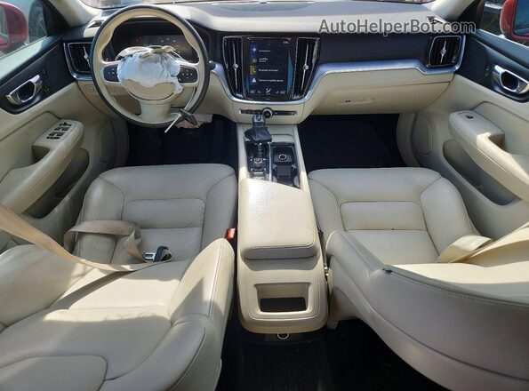 7JRA22TK7KG017994 2019 VOLVO S60 Red Widok deski rozdzielczej