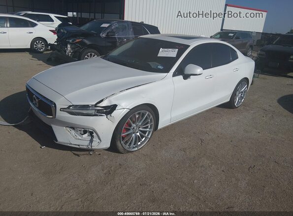 7JRA22TK9KG017978 2019 VOLVO S60 White წინა მარცხენა ხედი სამი მეოთხედიდან